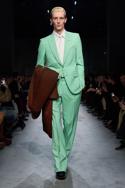 Look 39
